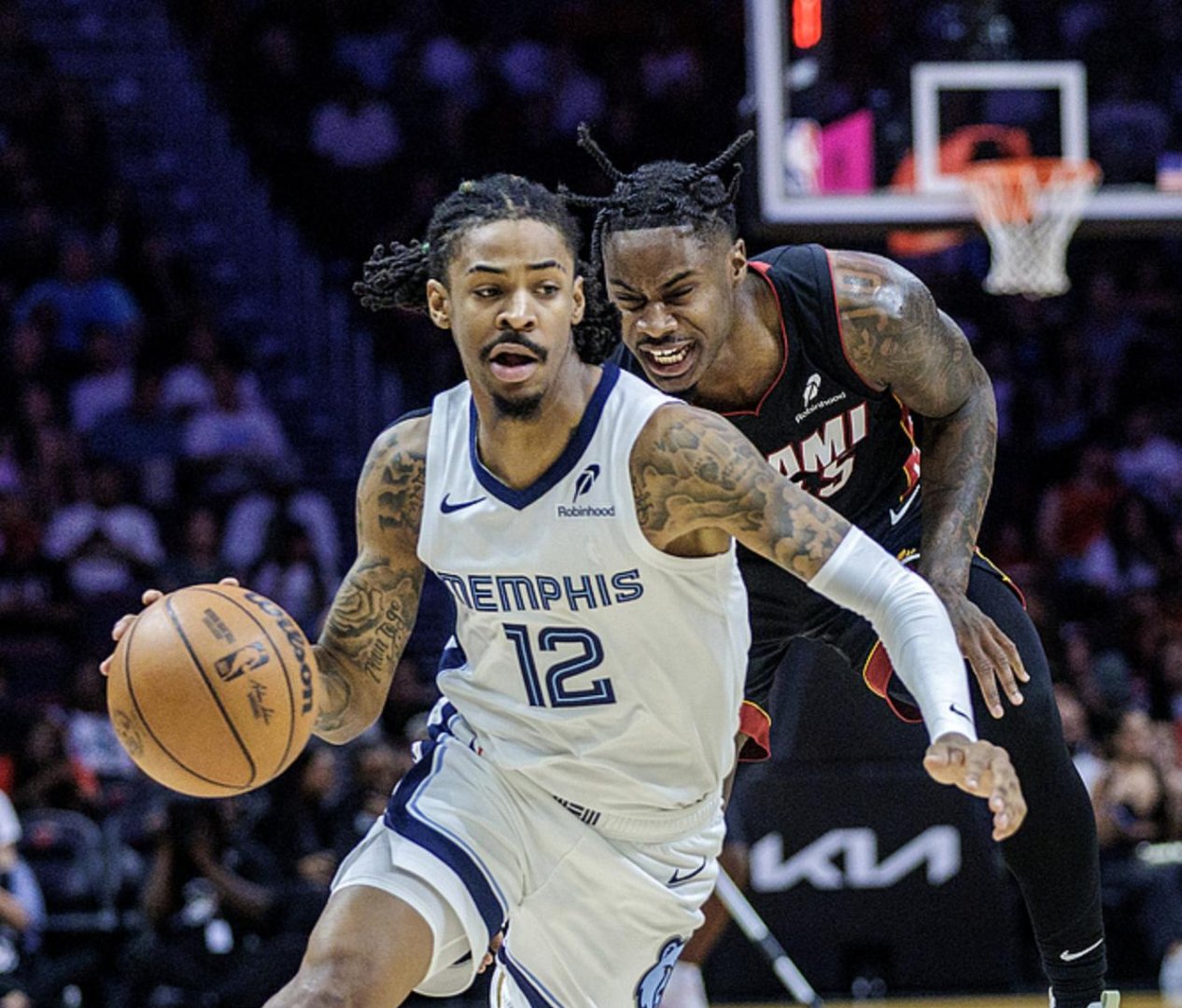 灰熊客场逆转热火，约基奇表现平稳全场领先的简单介绍