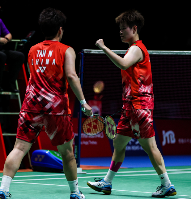 包含中国羽毛球队鏖战印尼羽毛球队，安赛龙三分雨点燃全场的词条