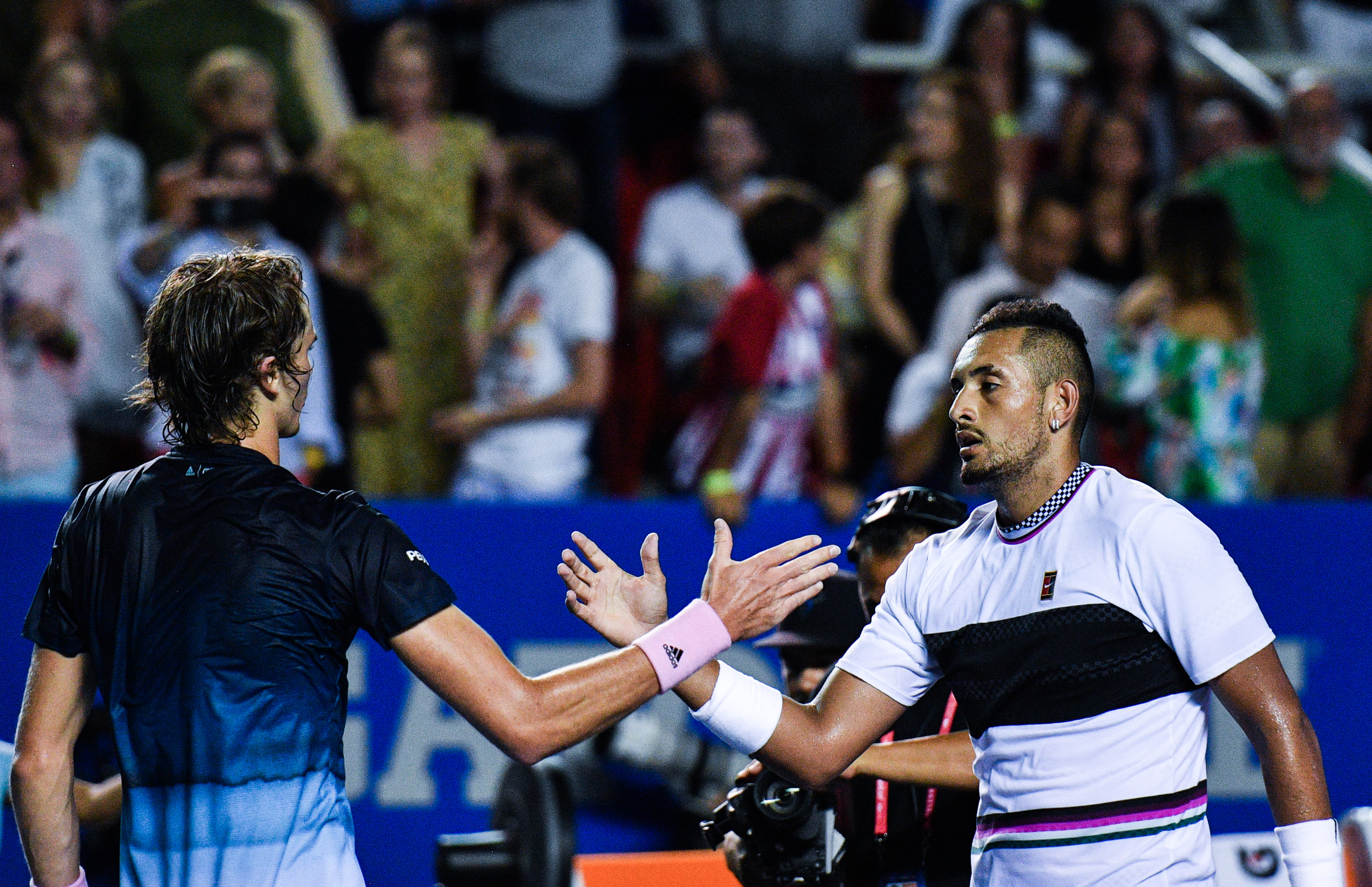 包含美国网球队轻取意大利网球队，克耶高斯制霸全场的词条