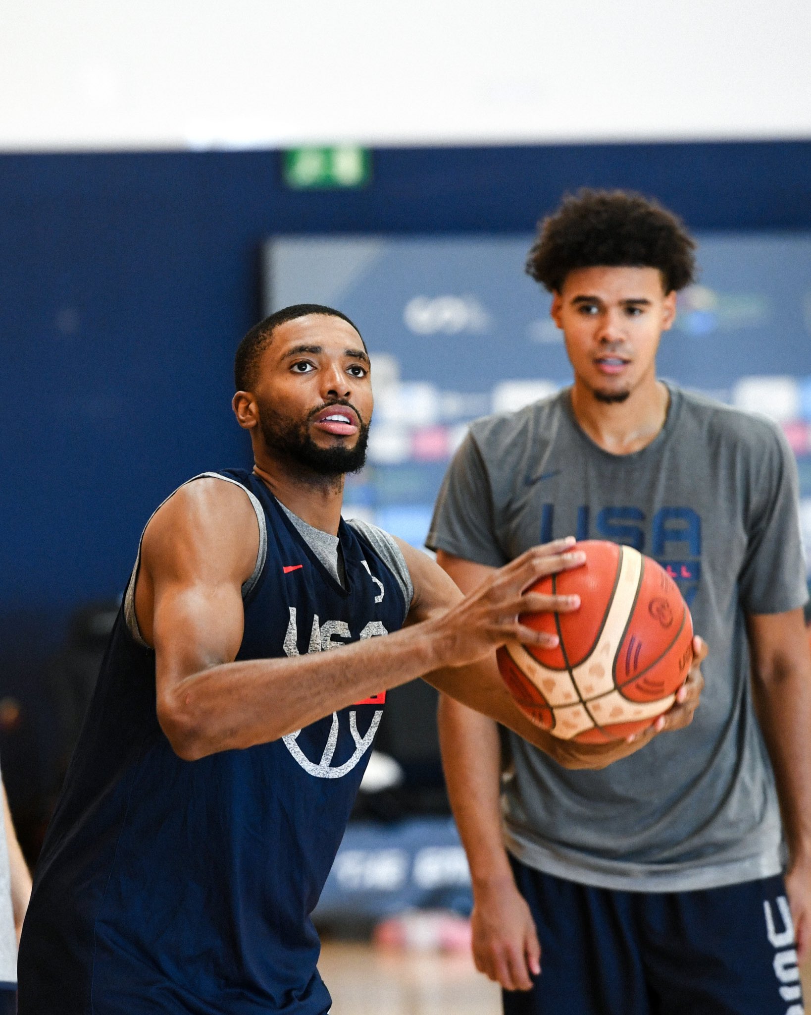 包含希腊男篮绝杀篮网B队，麦科勒姆三分雨点燃全场的词条