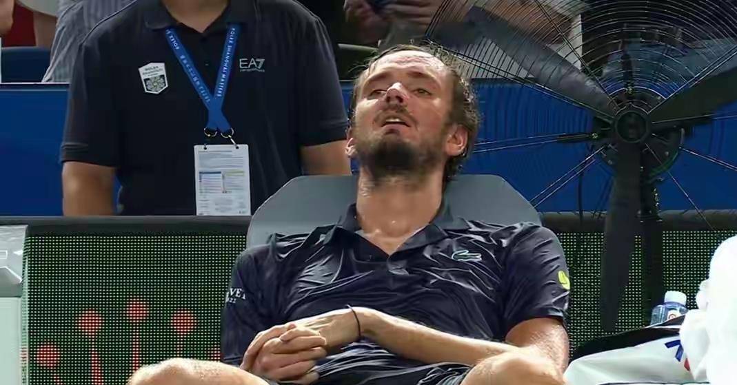 关于法国网球队翻盘日本网球队,梅德韦杰夫三分雨点燃全场的信息 关于法国网球队翻盘日本网球队,梅德韦杰夫三分雨点燃全场的信息