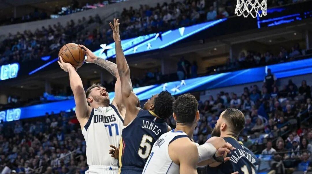 鹈鹕逆转独行侠，克莱惊艳四座的简单介绍