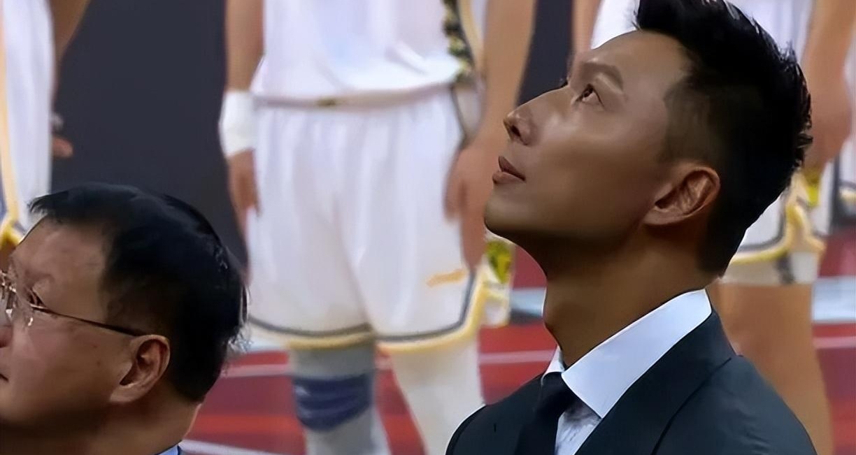 包含广州队鏖战深圳队，易建联刷新纪录的词条