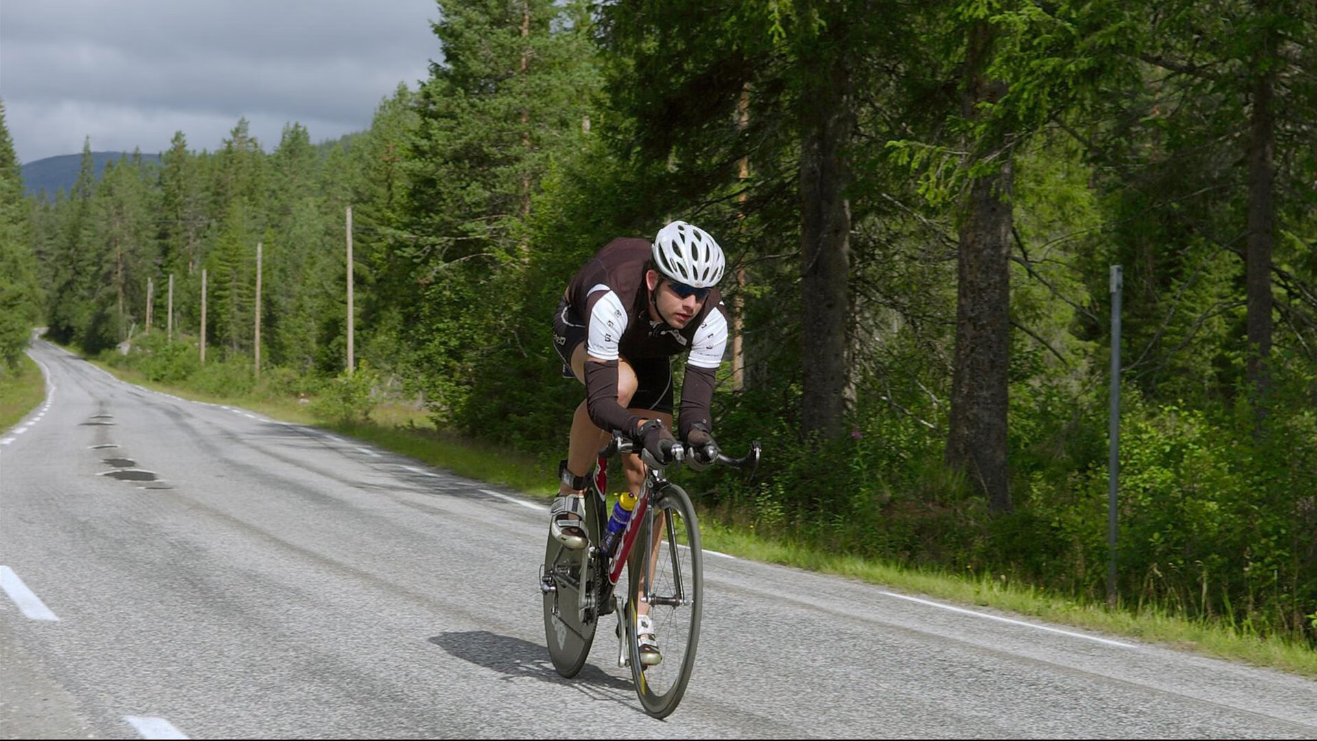双城记，希腊强势晋级映照AC米兰荣光，阿坎吉东决接管诠释现代全能后卫